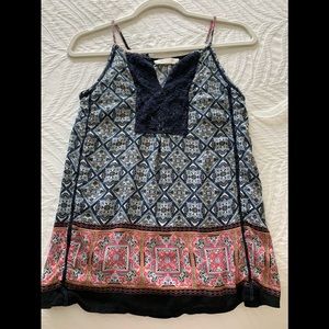 Solitaire tank blouse. Multicolor print pattern.